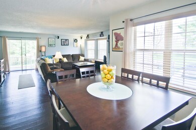 DINING ROOM (3)