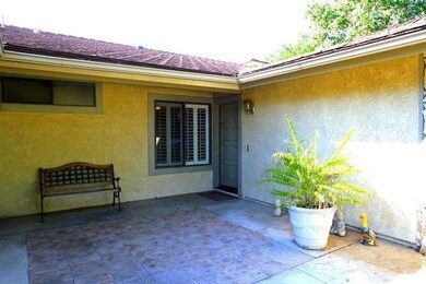 Sitting area near entry