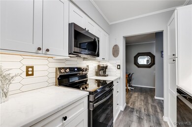 Kitchen with stainless steel appliances, ornamenta
