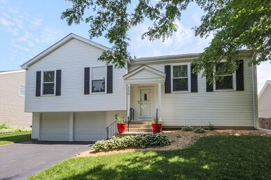 2230 Woodland Cir, Naperville, IL 60565 - photo 2