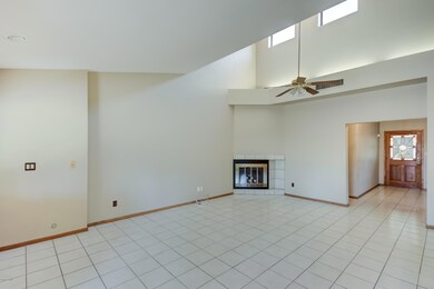 1823 E Enrose St-10