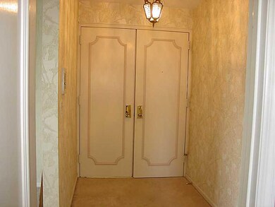 Entry/Foyer.
