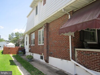 437 Raymond St, Reading, PA 19605 - photo 4