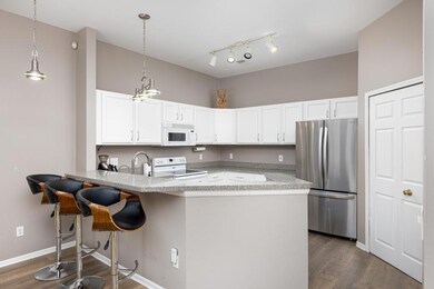 2732 S Knightsbridge Cir (3 of 32) (Cust