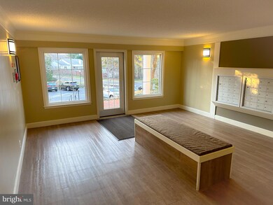 7661 Provincial Dr unit 304, West McLean, VA 22102 - photo 2