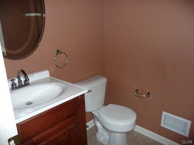 FIRST FLOOR POWDER ROOM