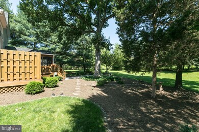 13368 Meadowsweet Dr, Fairfax, VA 22033 - photo 3