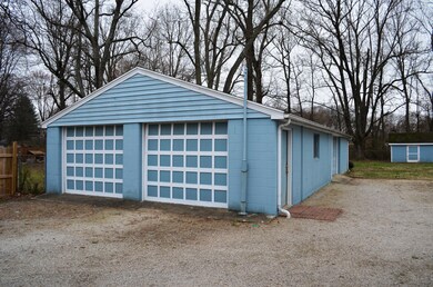 d huge 1400 Sq. ft. garage (2)