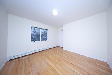 75-59 195th St, Fresh Meadows, NY 11366 - photo 4