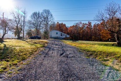 728 Old Mountain Rd, Greeneville, TN 37743 - photo 2