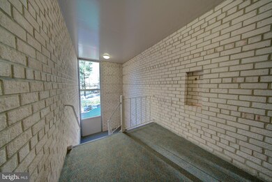 35 Canterbury Square unit 302, Alexandria, VA 22304 - photo 3