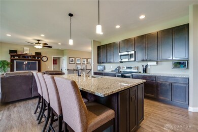 Gourmet Kitchen w/Center Island & Breakfast Bar
