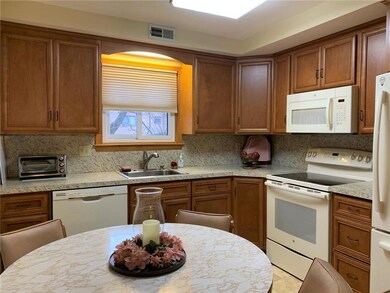 913 Cold Spring Rd unit 6, Allentown, PA 18103 - photo 6