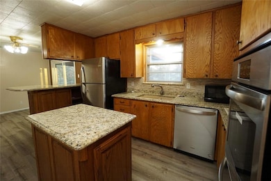 306 Glen Oaks Rd, Bonham, TX 75418 - photo 6