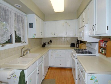 5605 Champion Cir, Fitchburg, WI 53575 - photo 4