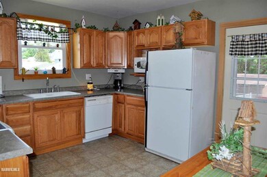 847 W Elk St, Freeport, IL 61032 - photo 7