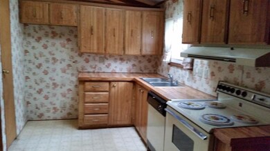 739 Daniel Shays Hwy, Athol, MA 01331 - photo 6