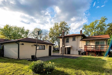 2301 Kirchoff Rd, Rolling Meadows, IL 60008 - photo 2