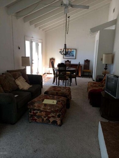 Living Room/Dining