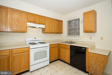 9809 Sherwood Farm Rd, Owings Mills, MD 21117 - photo 4