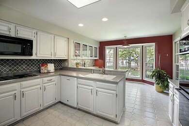 112 Radcliffe Ct unit 48LI11, Glenview, IL 60026 - photo 6