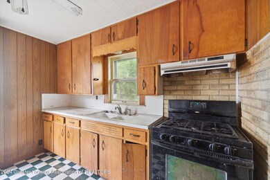 09-814-Mahlon-St-Lansing-MI-48906-Window