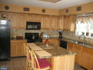 2923 Bedminster Rd, Perkasie, PA 18944 - photo 3