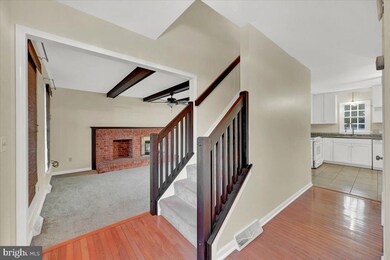 302 Lamp Post Ln, Hershey, PA 17033 - photo 2