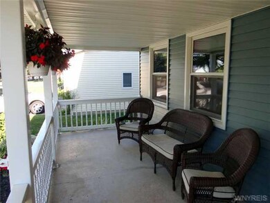 1017 Thomas Fox Dr E, North Tonawanda, NY 14120 - photo 3