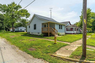 302 Willard Ave, Lincoln, IL 62656 - photo 2