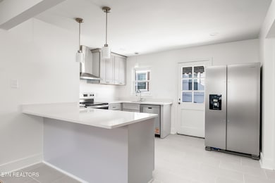 921 Shamrock Ave, Knoxville, TN 37917 - photo 2