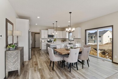 Lauren Dinette and Kitchen