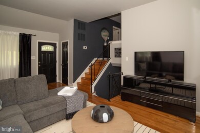 6404 Rolling Ridge Dr, Capitol Heights, MD 20743 - photo 2