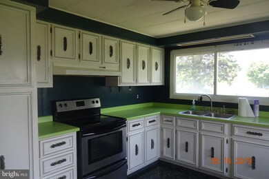 864 Hillcrest Ave, Chambersburg, PA 17202 - photo 6