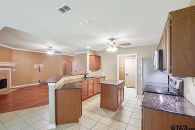 421 421 W Cumberland Rd unit 104, Tyler, TX 75703 - photo 5