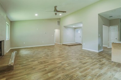 16927 Paint Rock Rd, Friendswood, TX 77546 - photo 5