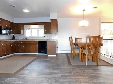 A HAPPY PLACE TO PREPARE MEALS AND ENTERTAIN!