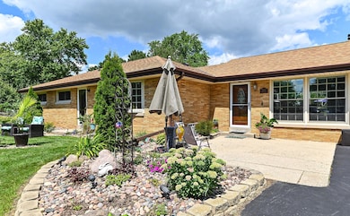 W164N4951 Lilac Ct, Menomonee Falls, WI 53051 - photo 4