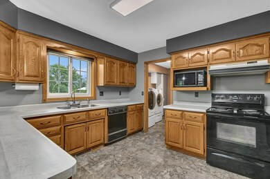04 spacious kitchen.jpg