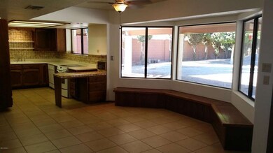Kitchen Seating area