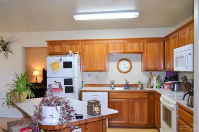 1935 SW 35th St, Redmond, OR 97756 - photo 3