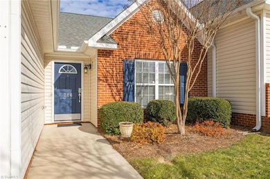 706 Chas Ct, High Point, NC 27265 - photo 4