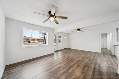 1300 NE 4th St, Pryor, OK 74361 - photo 4