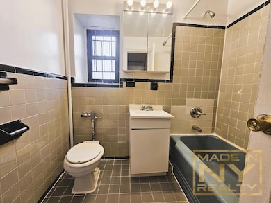 36-20 168th St unit M4, Flushing, NY 11358 - photo 3