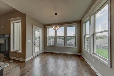 421 Meadowlark Dr, Raymore, MO 64083 - photo 5