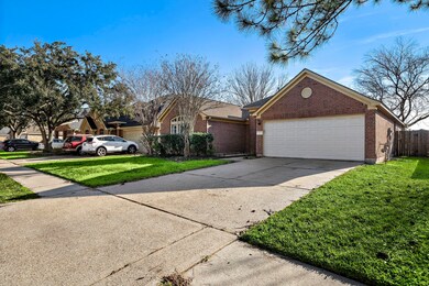 3722 Crescent Dr, Pearland, TX 77584 - photo 2