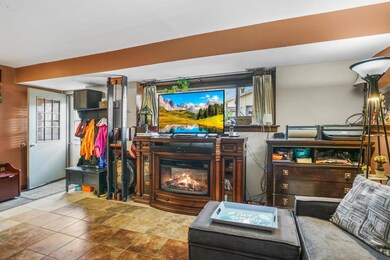 562 W Crockett Ave, Elmhurst, IL 60126 - photo 4