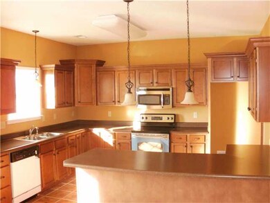 View of the kitchen w/breakfast bar/SS appliances/