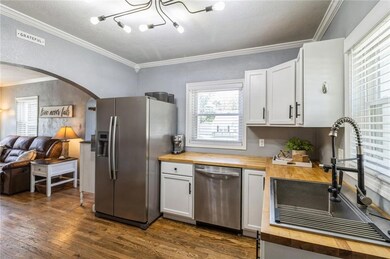 2813 53rd St, Des Moines, IA 50310 - photo 4