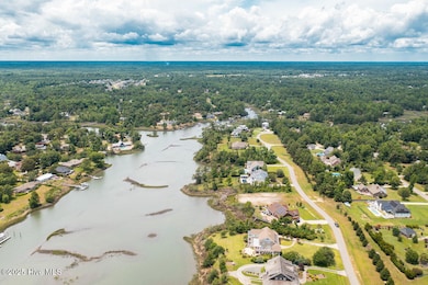 009_113_waters_edge_drive-9